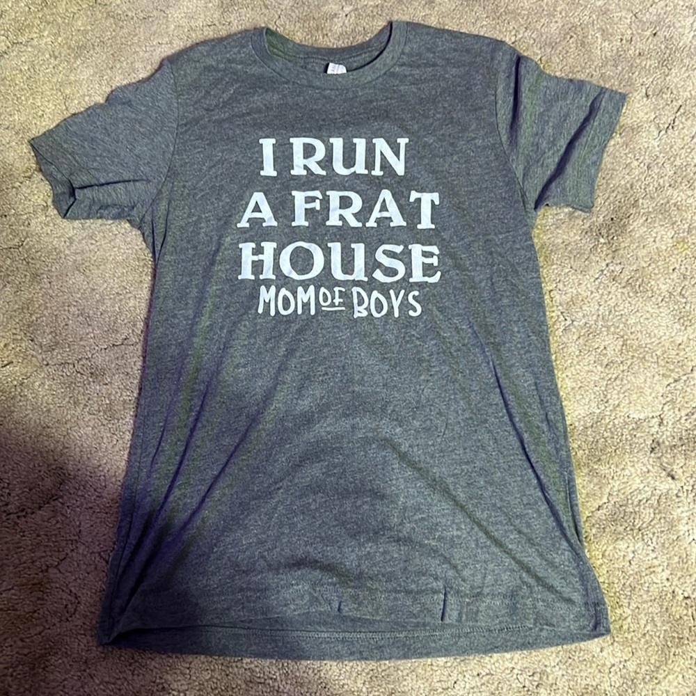 LN women’s Boy Mom tshirt size medium
